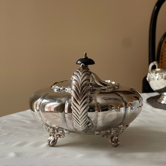 Vintage Silver Plated Teapot with Black Handle - Picture 4 of 6
